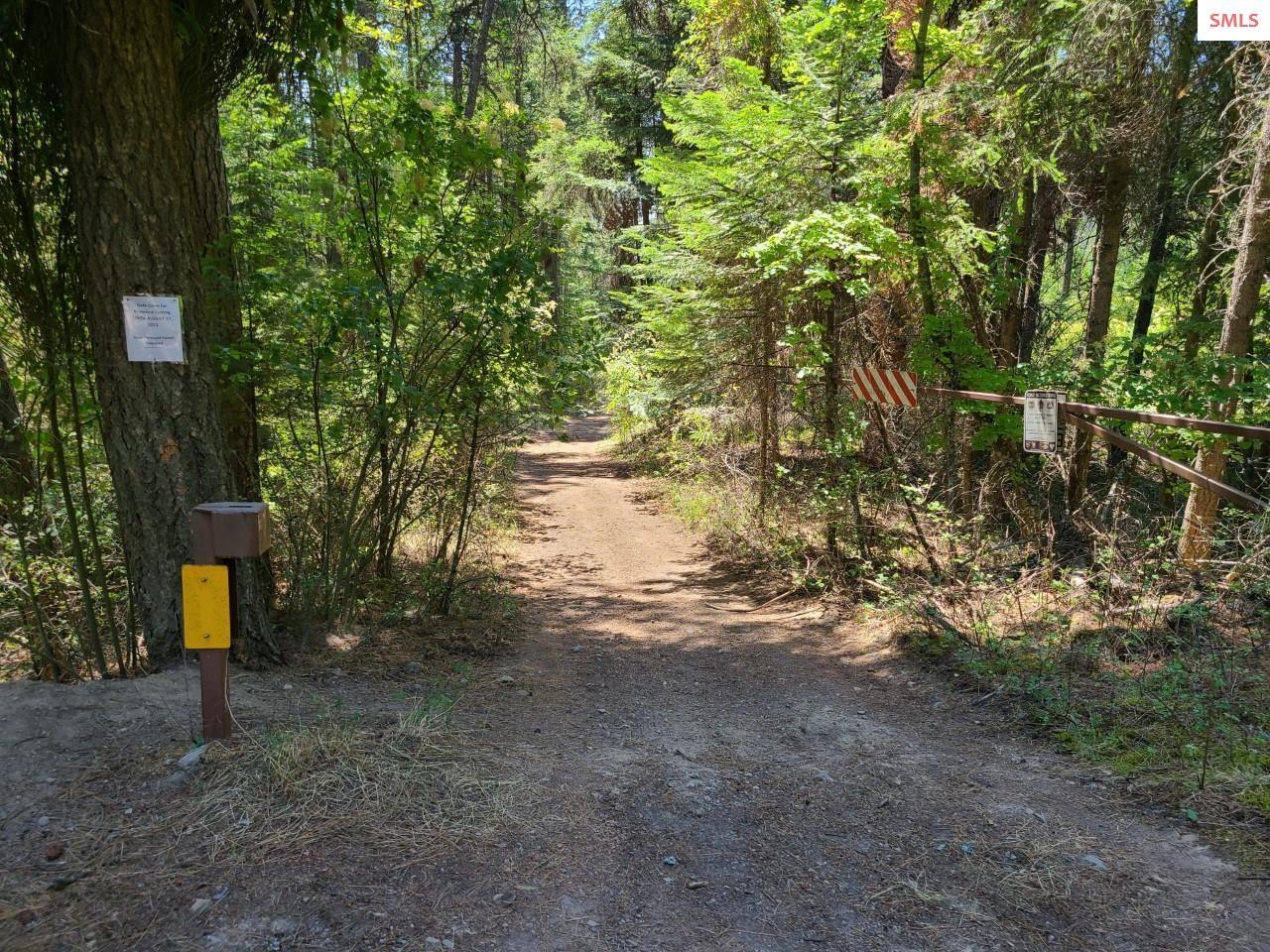Image 3: Gov. land trail access
