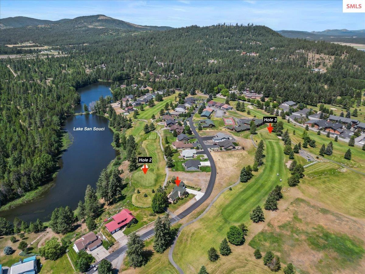 Image 3: Desirable location to live, recreate or invest!