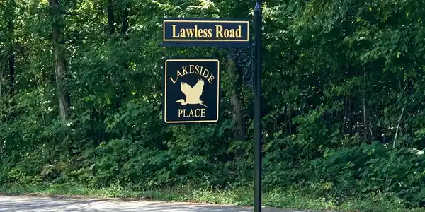9 Lakeside Place