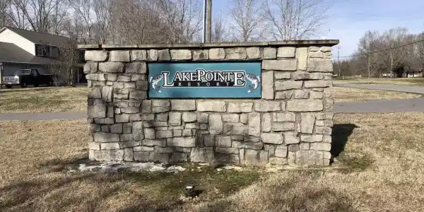 6 Lakepointe Lane