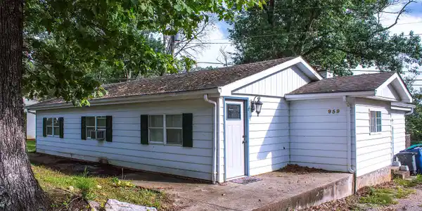 959 Lakeview Drive