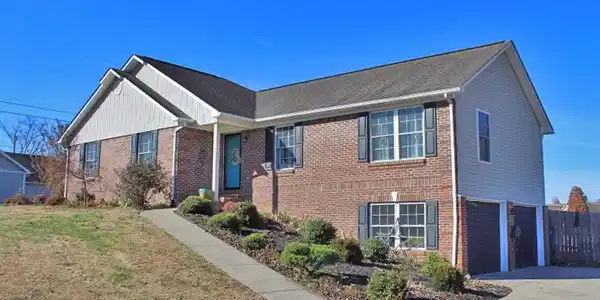 526 Summit Pointe Drive