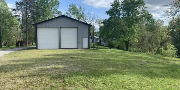 85 Lakeview Circle