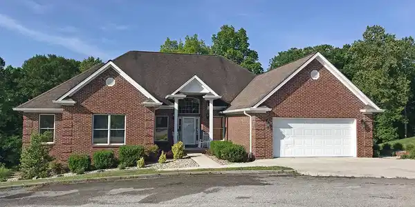 395 Lakepointe Drive
