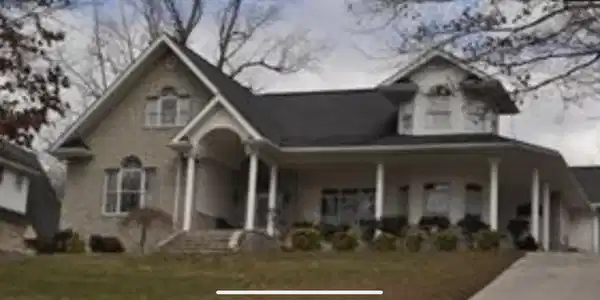 649 W Lakeshore Drive