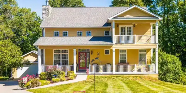 385 Laurelwood Drive
