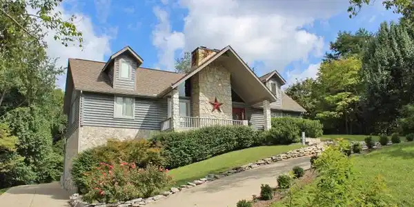 400 Lakeview