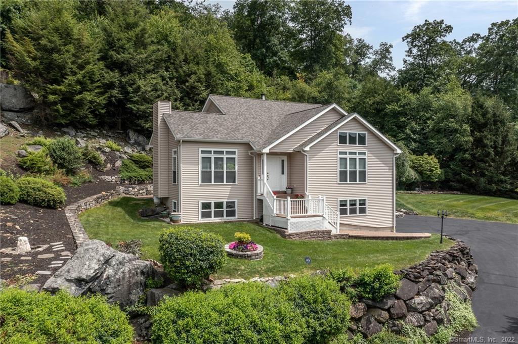 11 Squantz View Drive, New Fairfield, CT lhrmls01120271