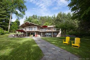 11 Twin Rocks Road