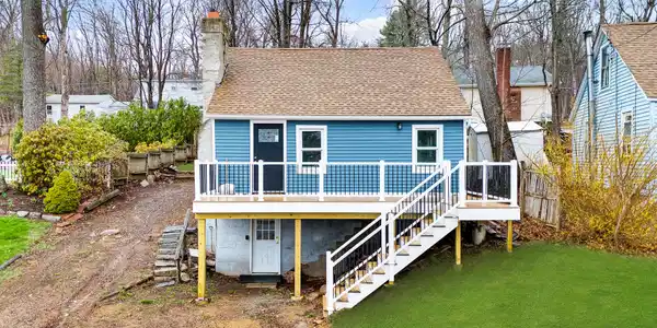 6 Lakeview Drive