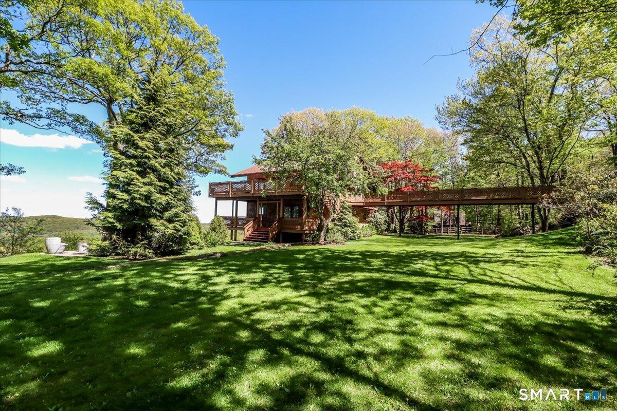Image 2Front Yard: This extraordinary modern retreat was designed for those who seek beauty, privacy, and a profound connection to nature.