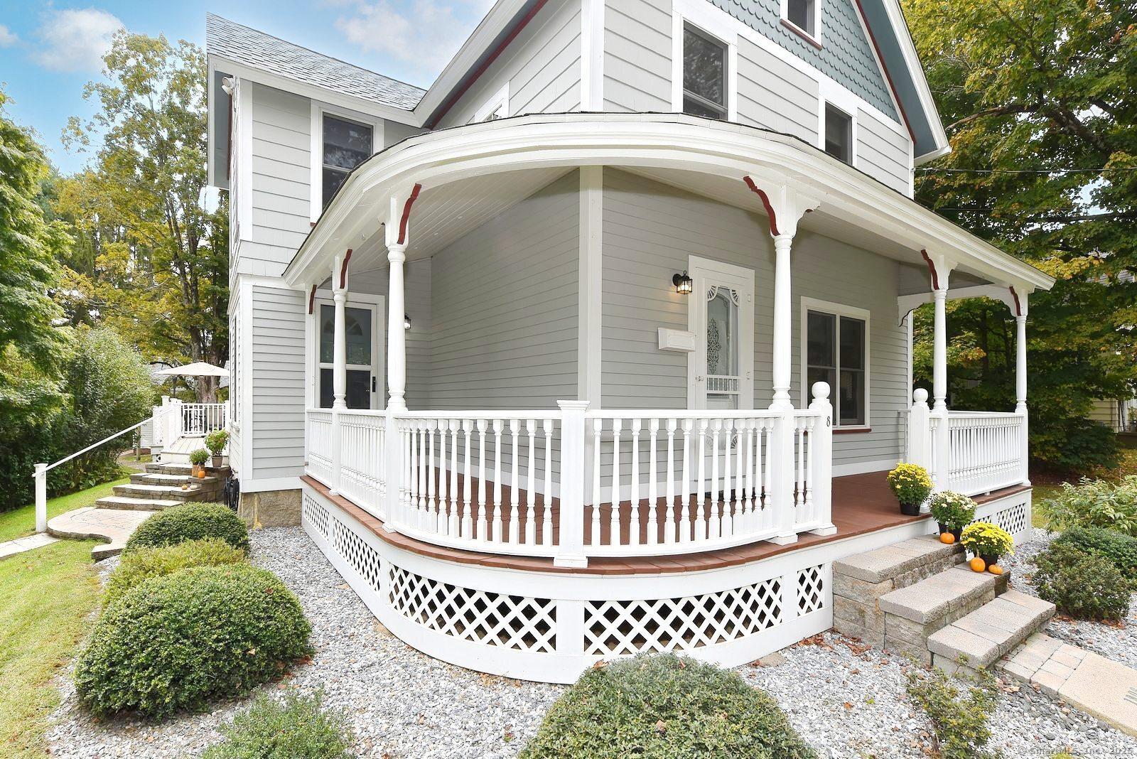 Image 4: Rounded Front Porch