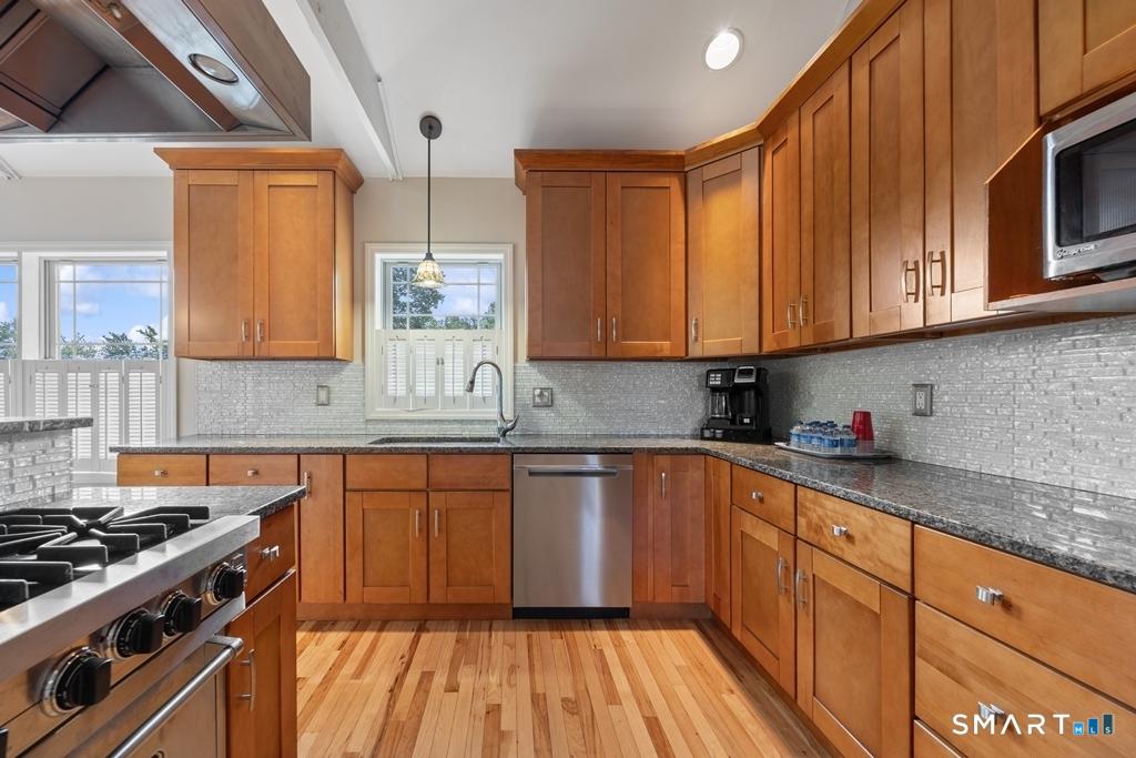 Image 2: Kitchen