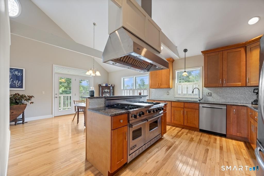 Image 3: Kitchen