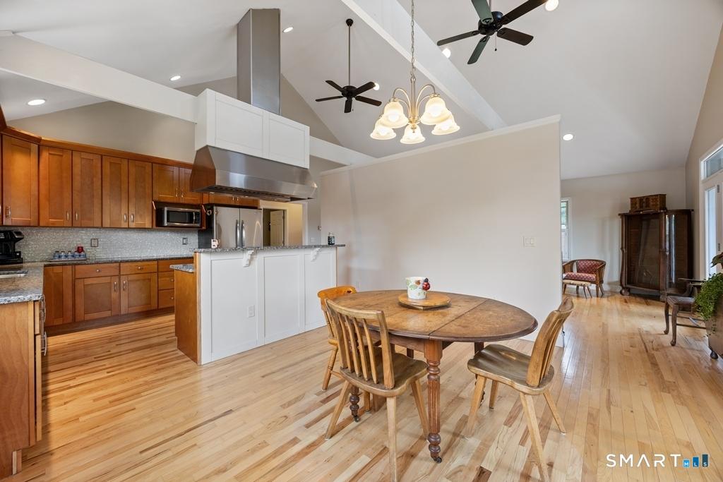 Image 4: Dining area view of kitchen