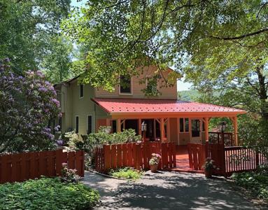 98 North Candlewood Lake Road