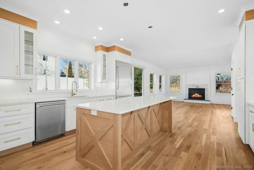 Image 4: This is a recently built property with an identical floor-plan to this build. Finishes and colors are subject to change and available to customize at this point in time.