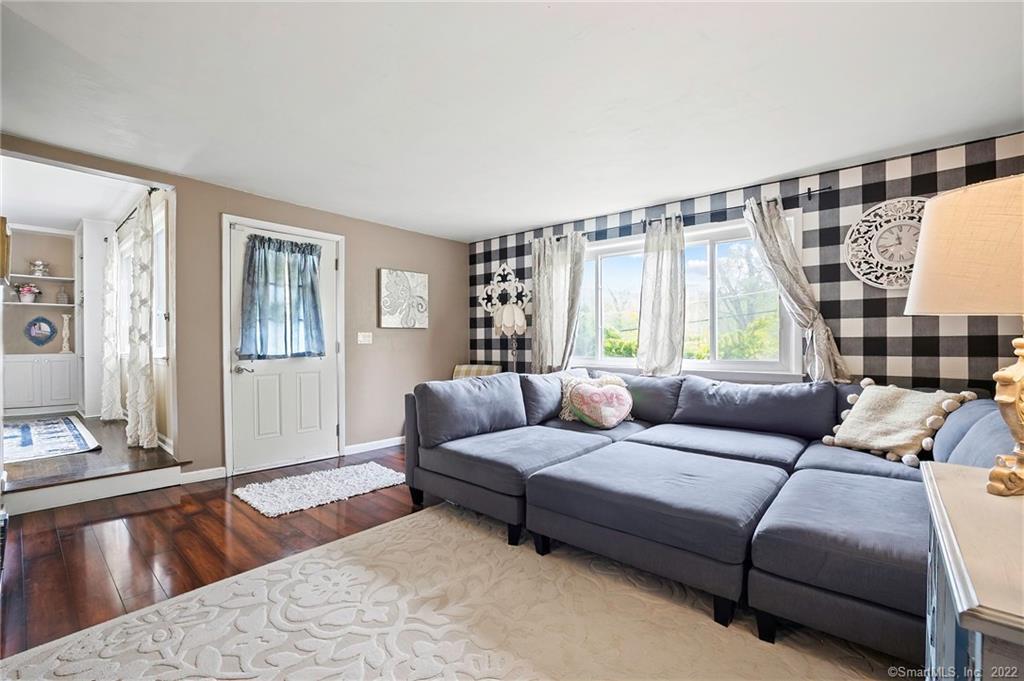 Image 4: Front door/living room/dining room