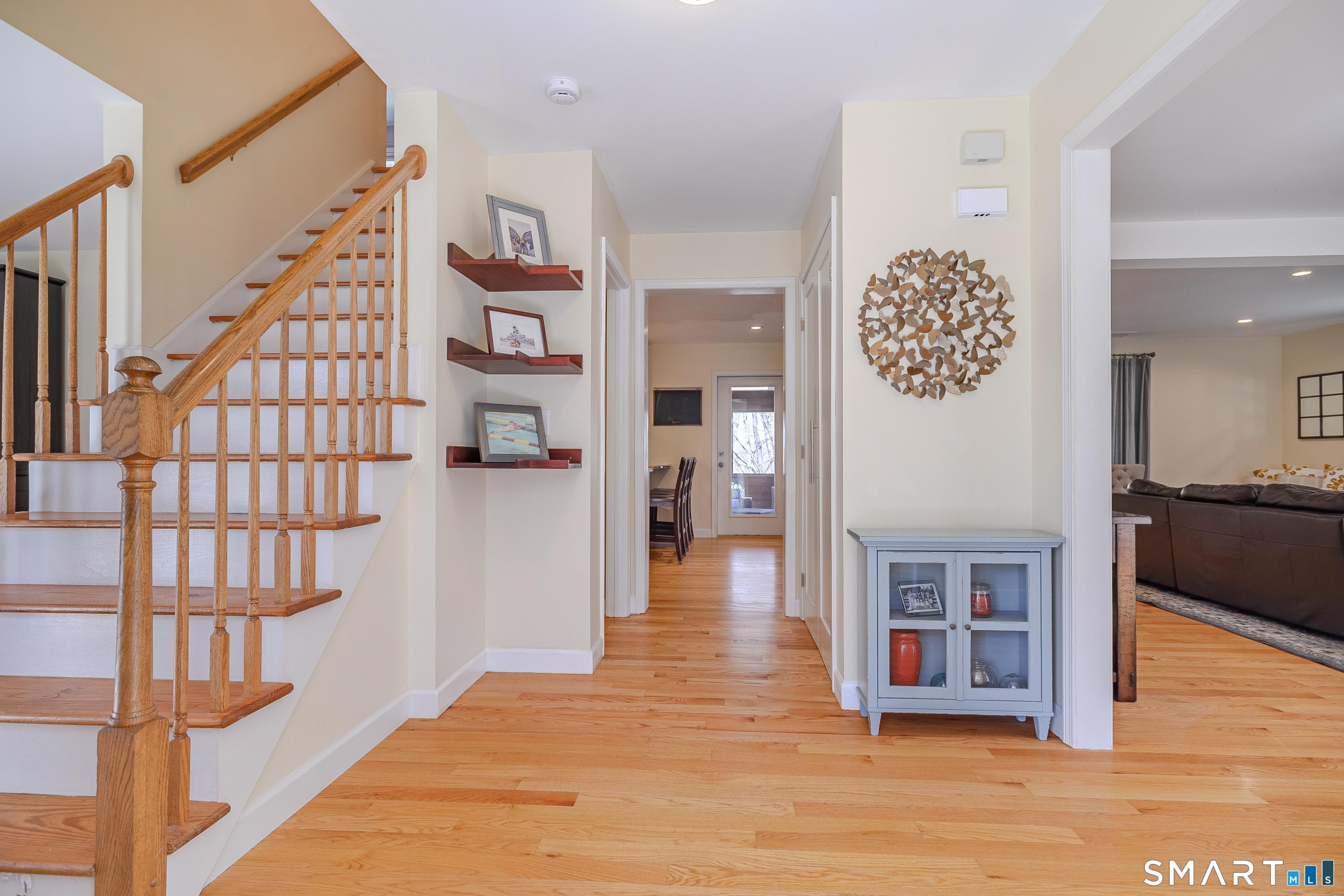 Image 4Foyer: Front Entrance