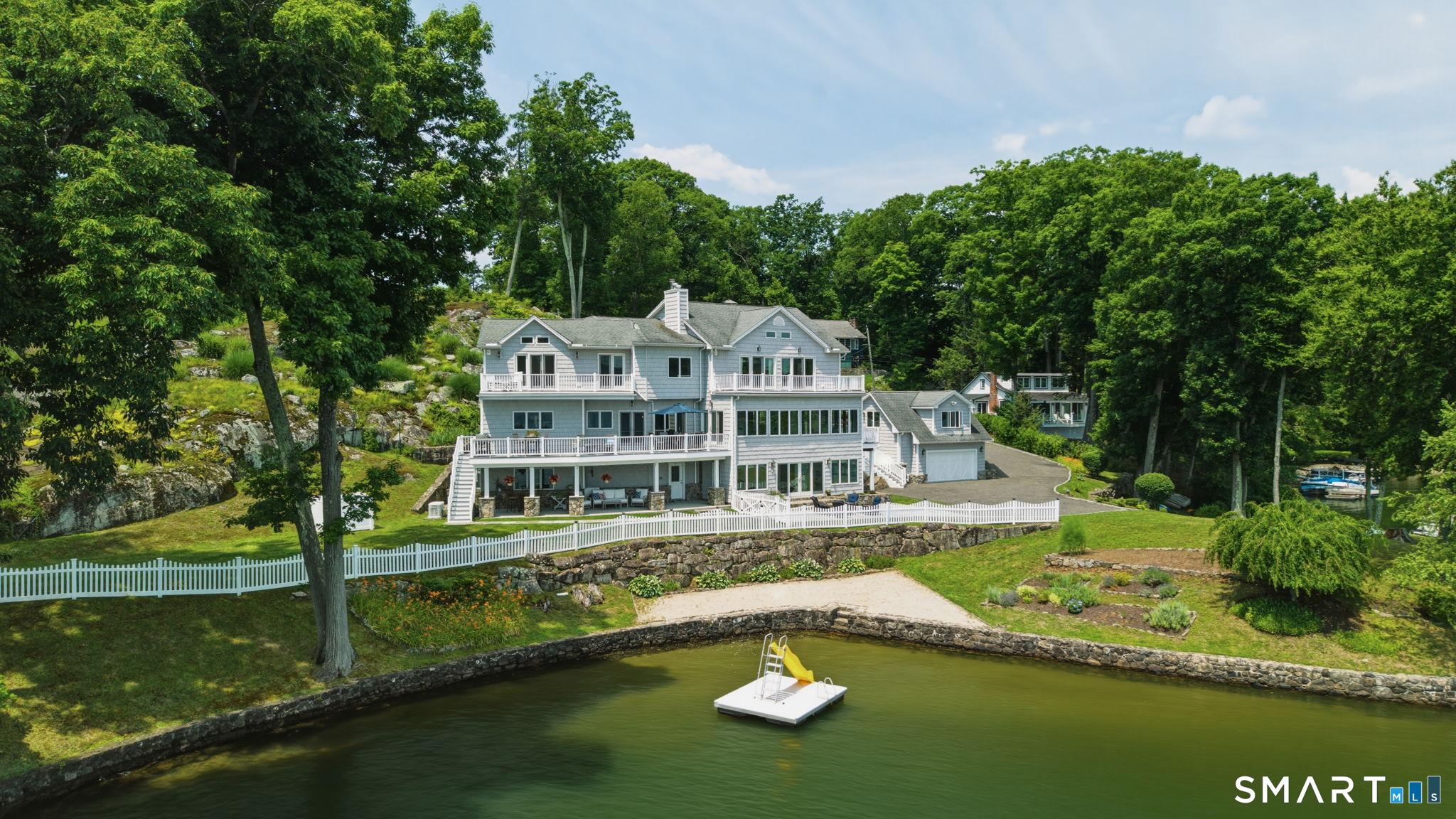 Image 1: 1 Oak Dr with 450+ feet of waterfront