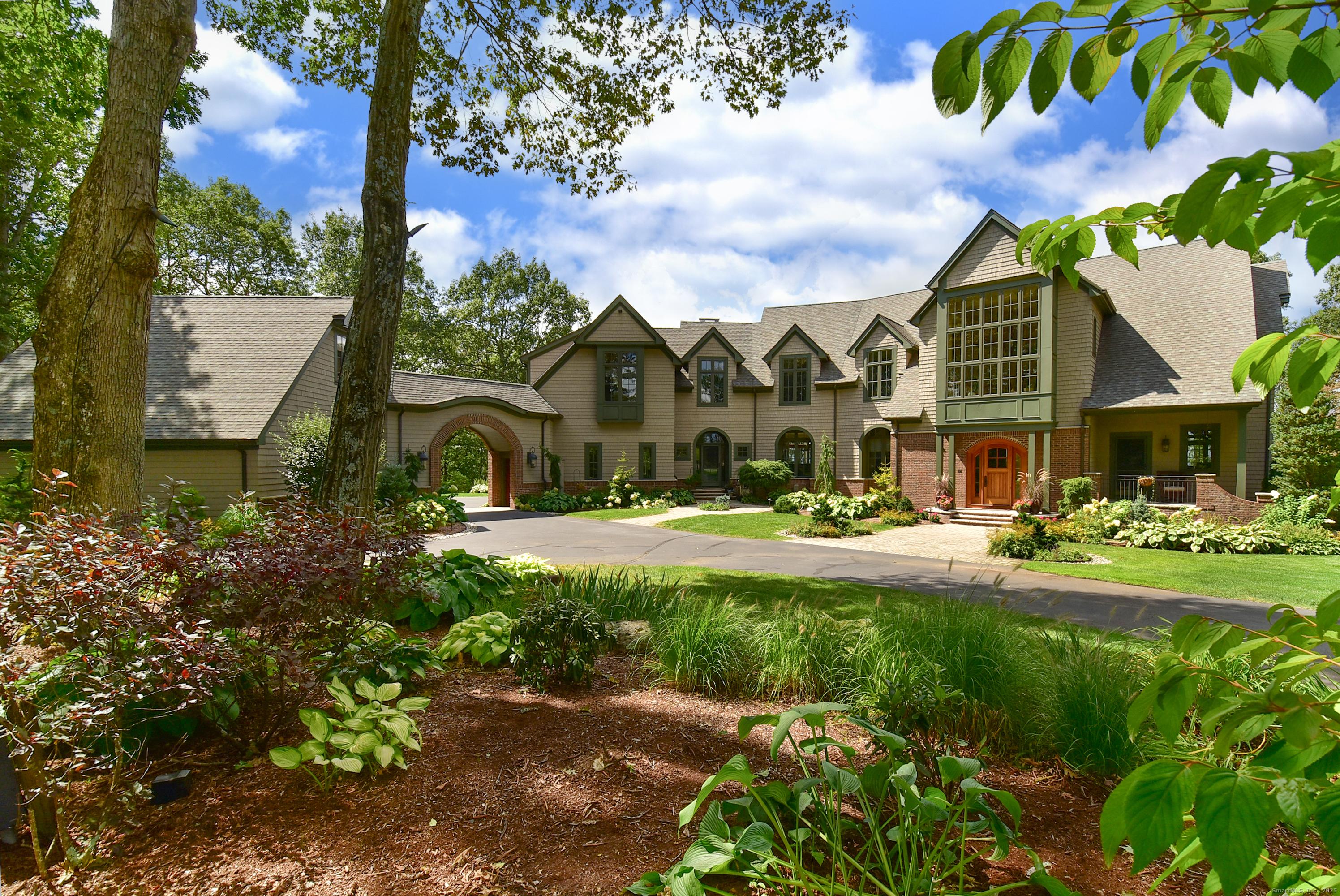 Image 1Front of House