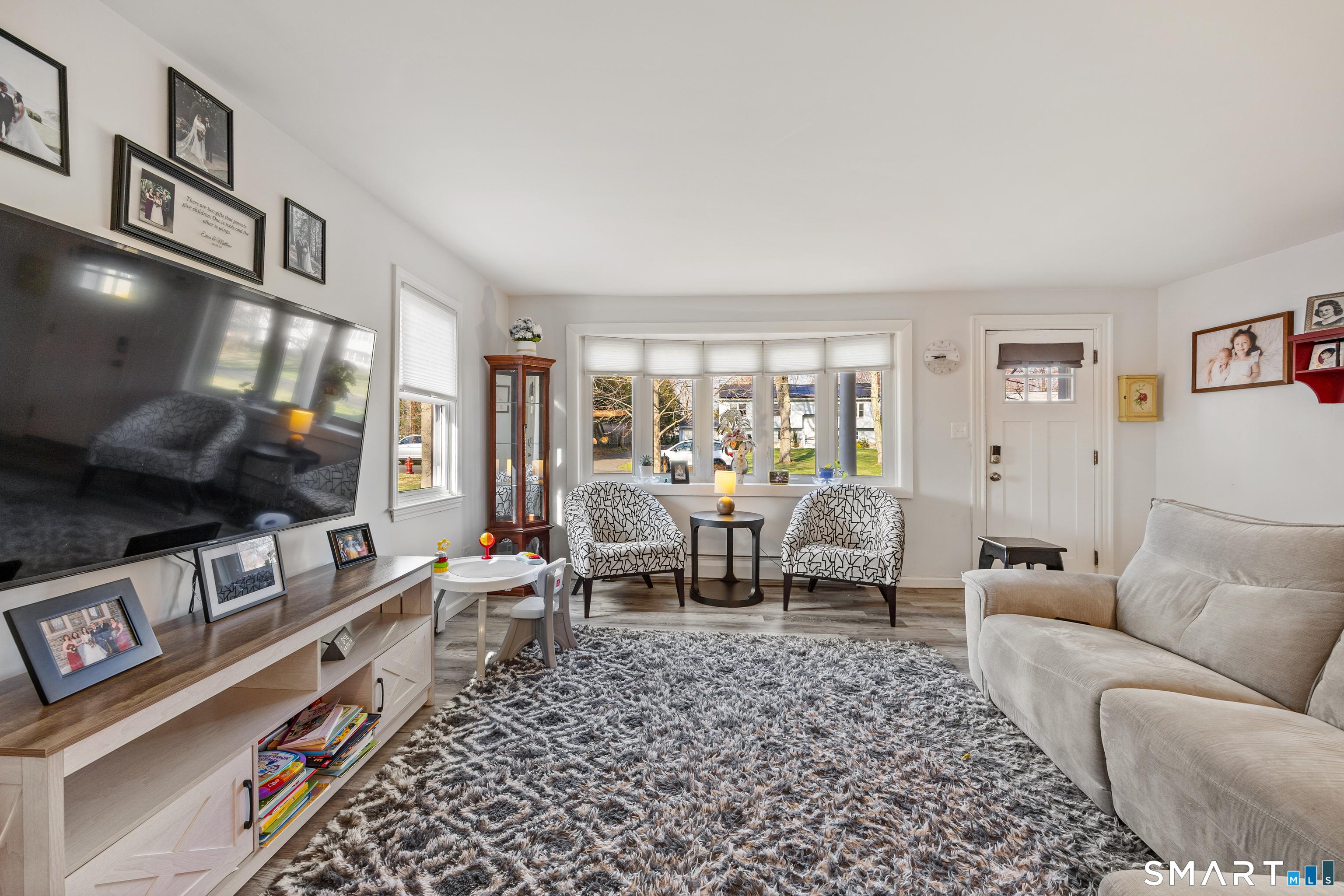 Image 3: Family room