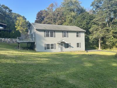 87 Sherry Lane