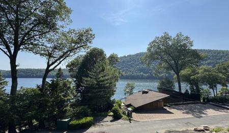9 Lake Point Drive