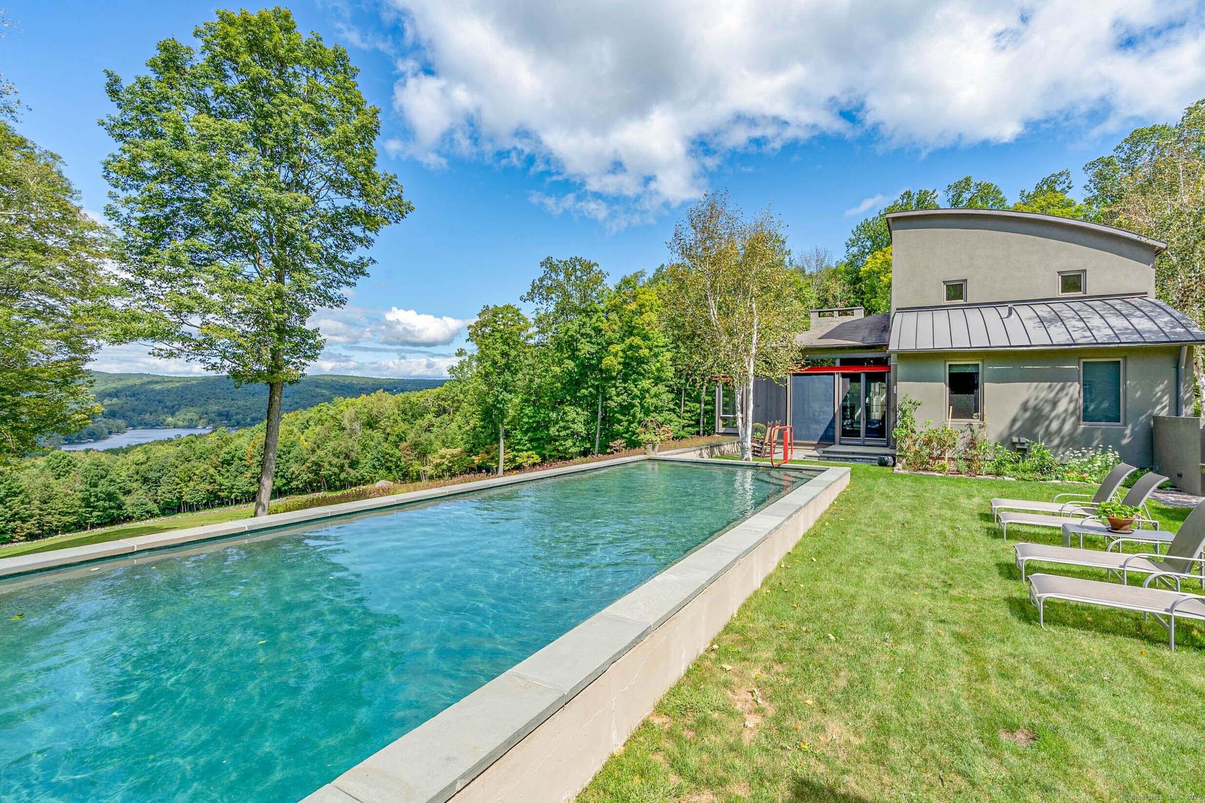Image 4: Pool outdoor kitchen area