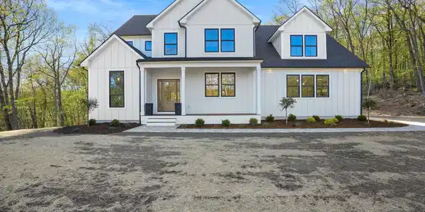 3 Shortwoods Road