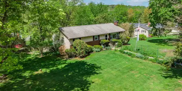 28 Fox Hollow Road