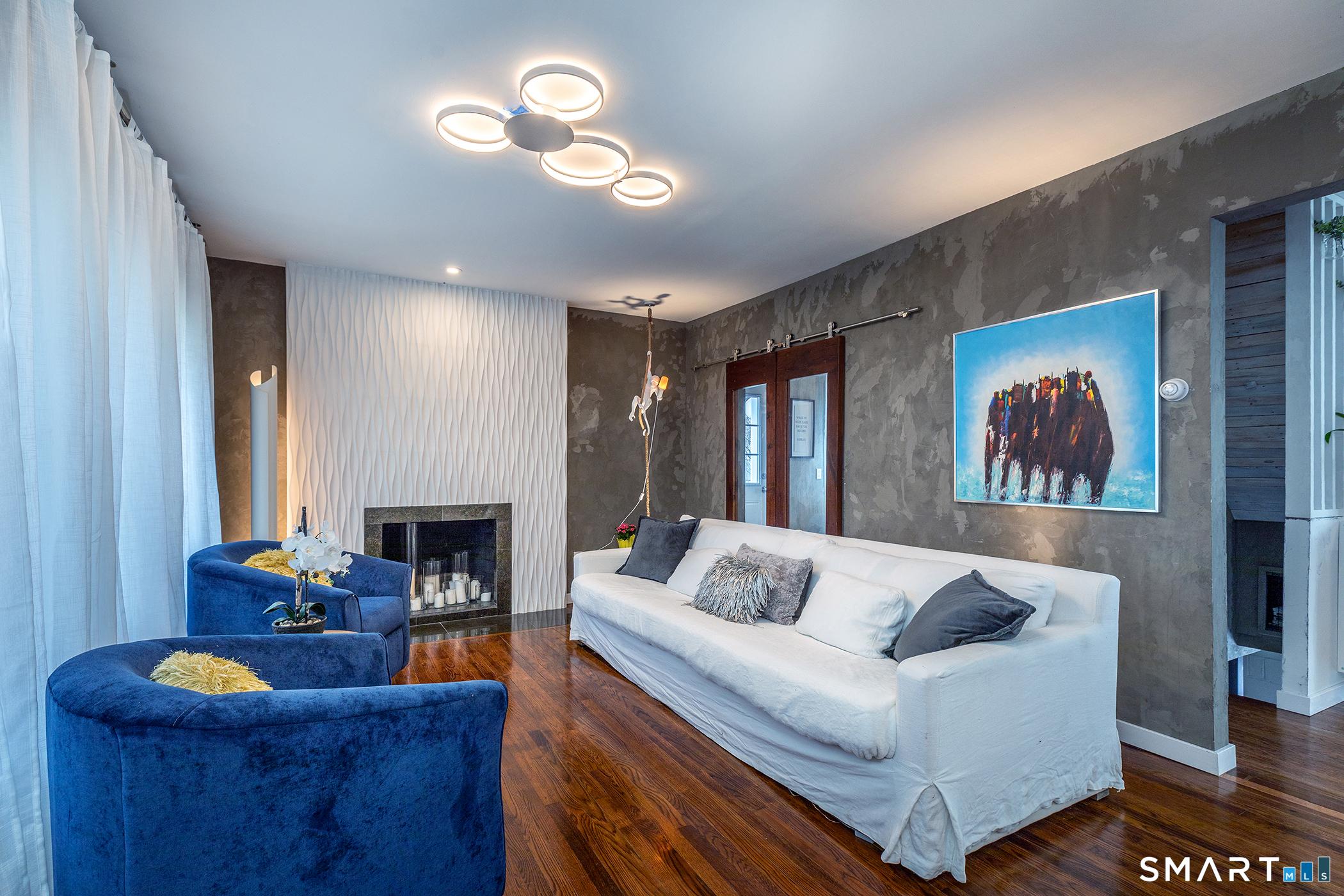 Image 2: Living Room