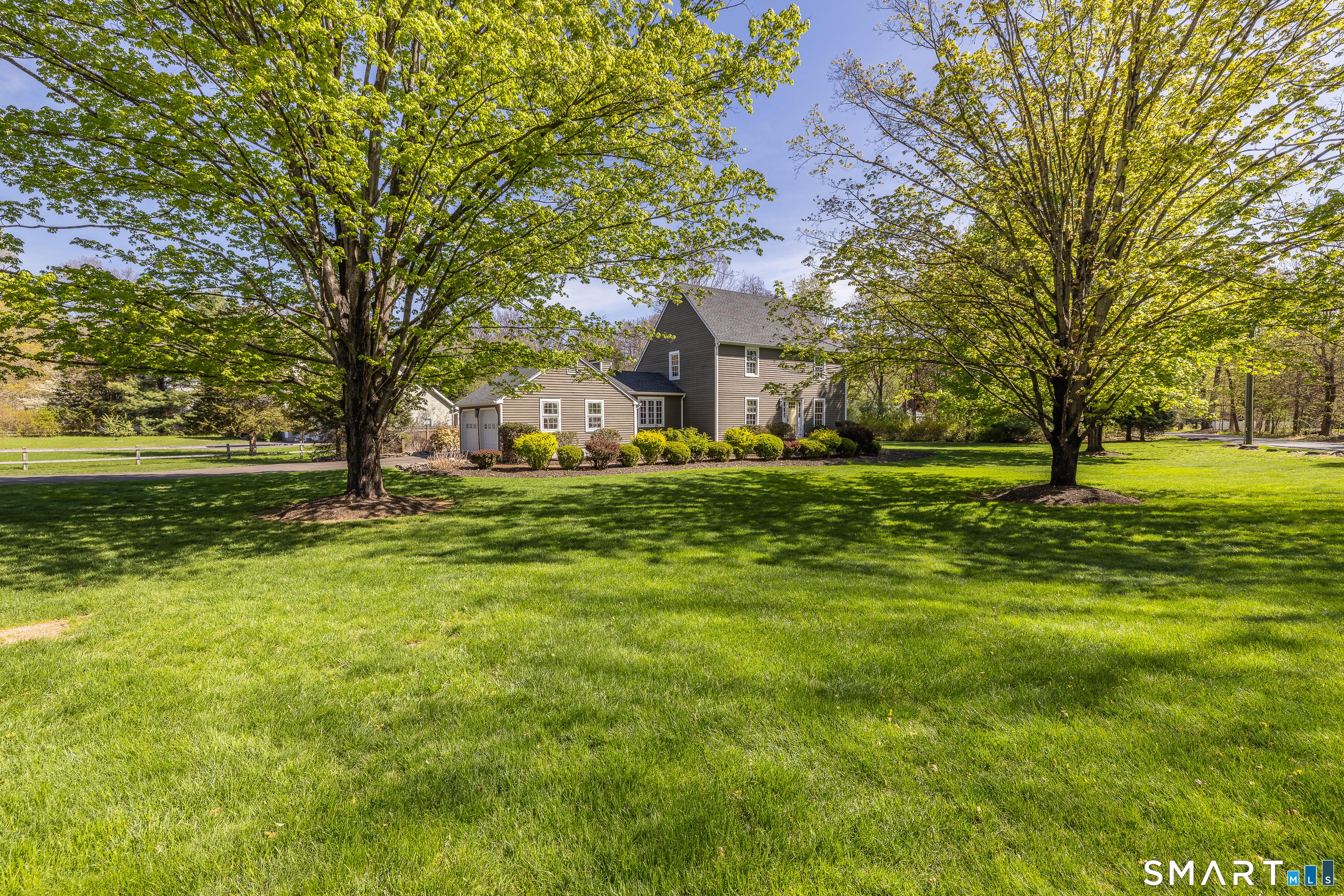 Image 2Front Yard: PROFESSIONALLY MANICURED LAWN