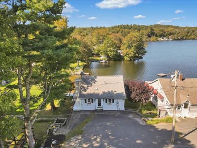 10 Lakeside Lane