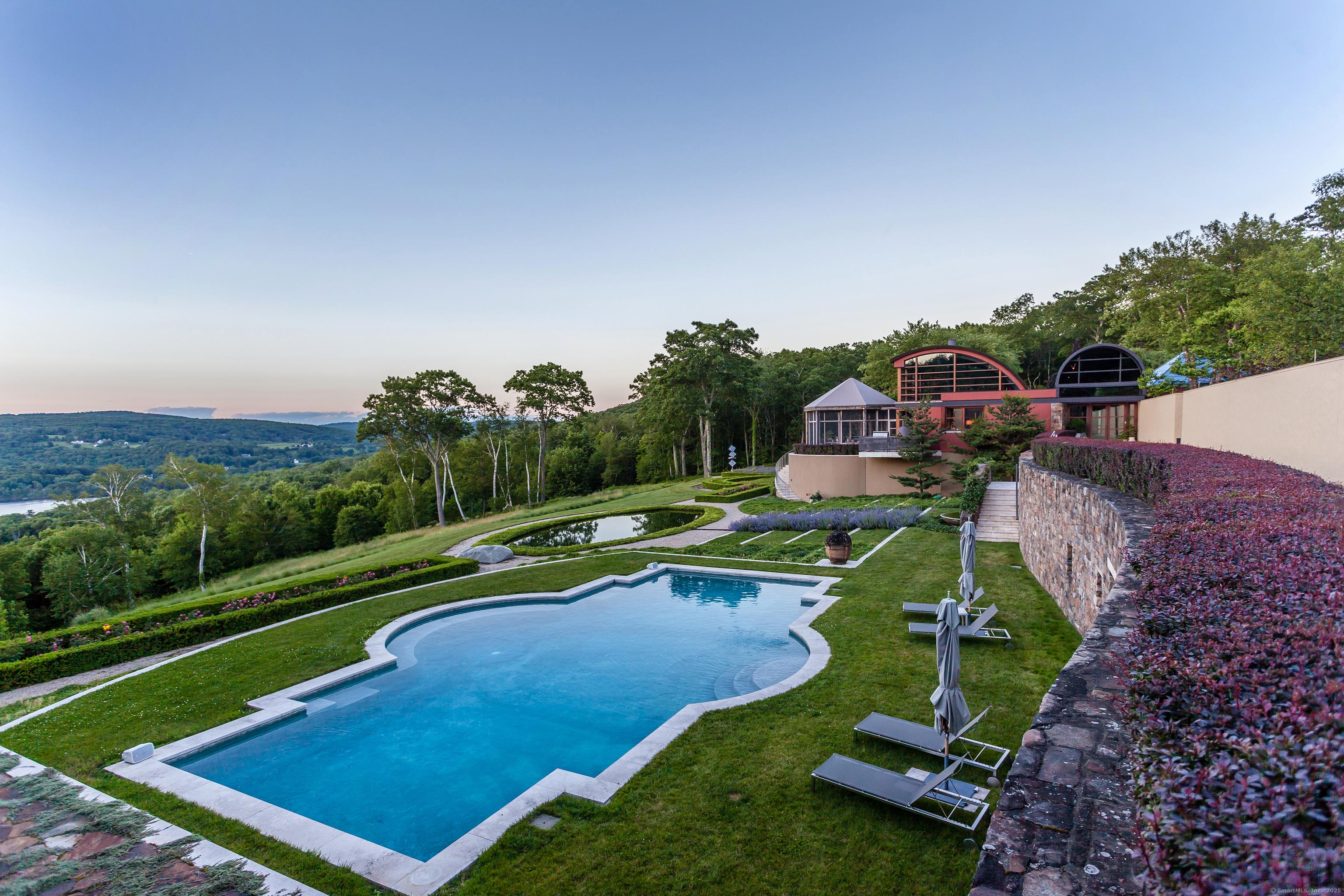 Image 2: Pool