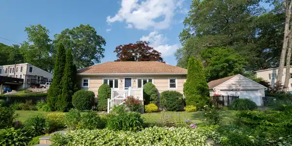 11 Hull Road