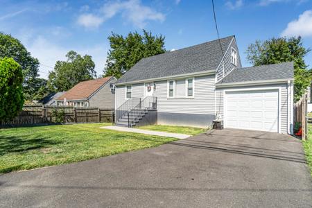 464 Woodlawn Avenue Extension
