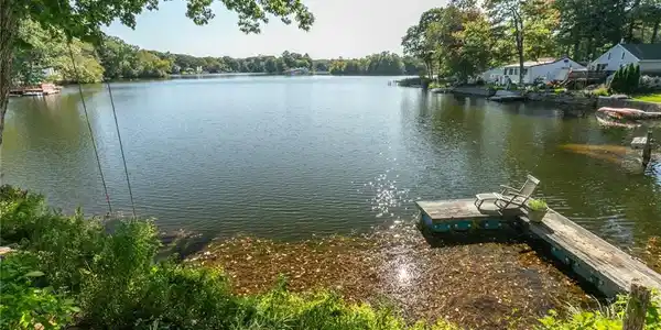 7 Lakeview Drive