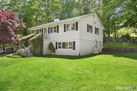 2 Laurel Hill Road South