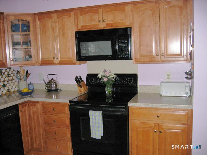 Image 3Kitchen: Photos from previous listing