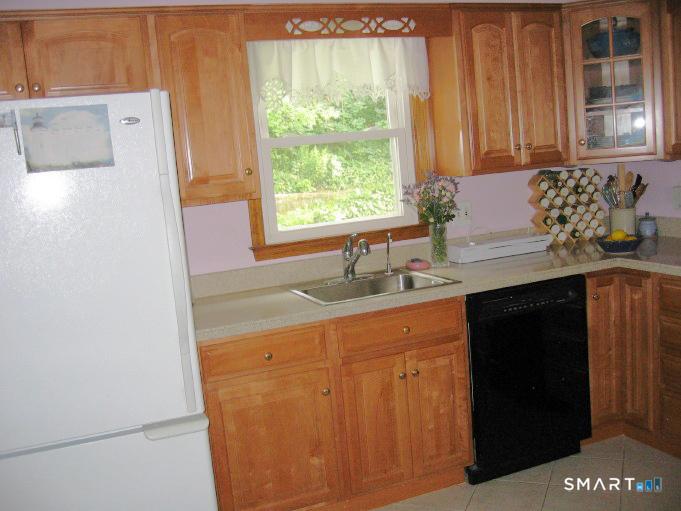 Image 4Kitchen: Photos from previous listing