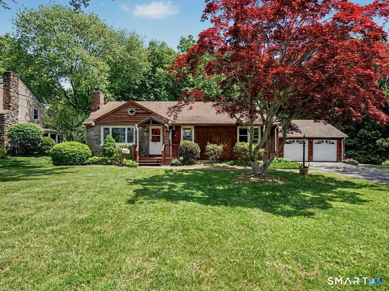 Image 1Front of House