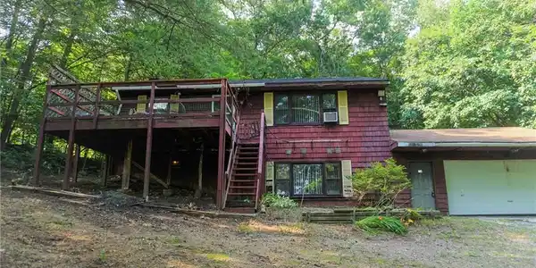 76 Lakeview Drive