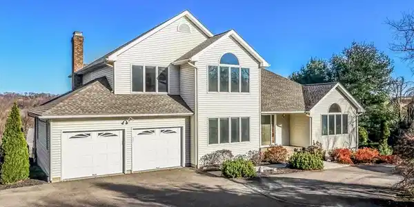 28 Huntington Drive