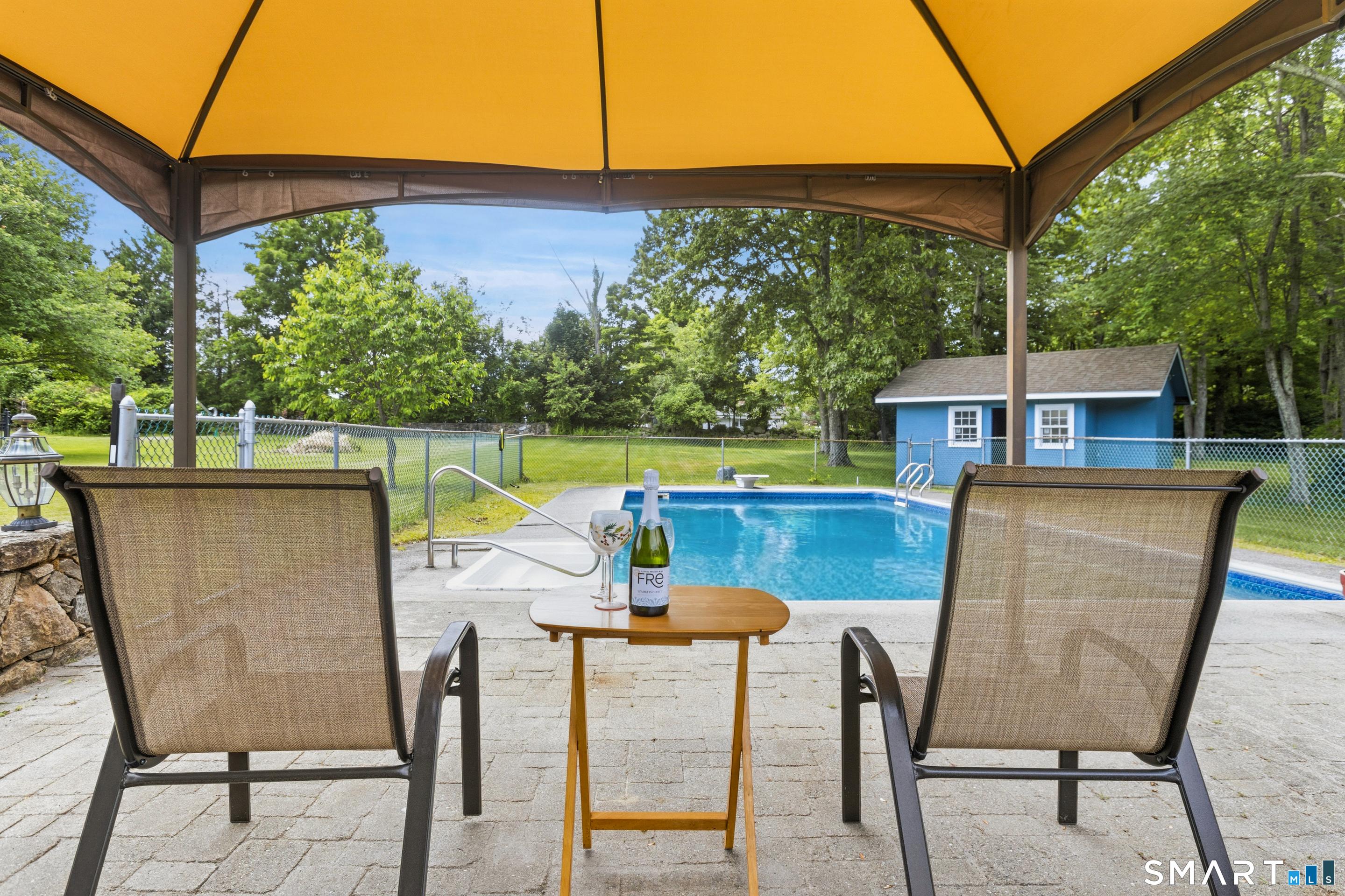 Image 2Deck: Relax by the pool!