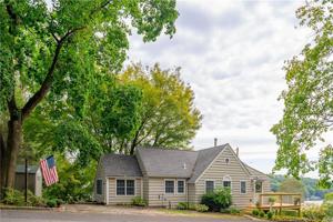 24 Knolls Road