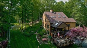 8 Brookside Lane