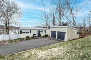 4 Candlewood Acres Road