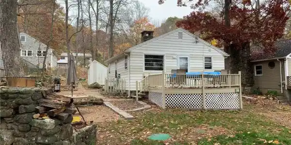 18 Lakeview Drive