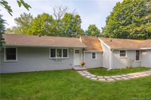 32 1/2 East Pembroke Road